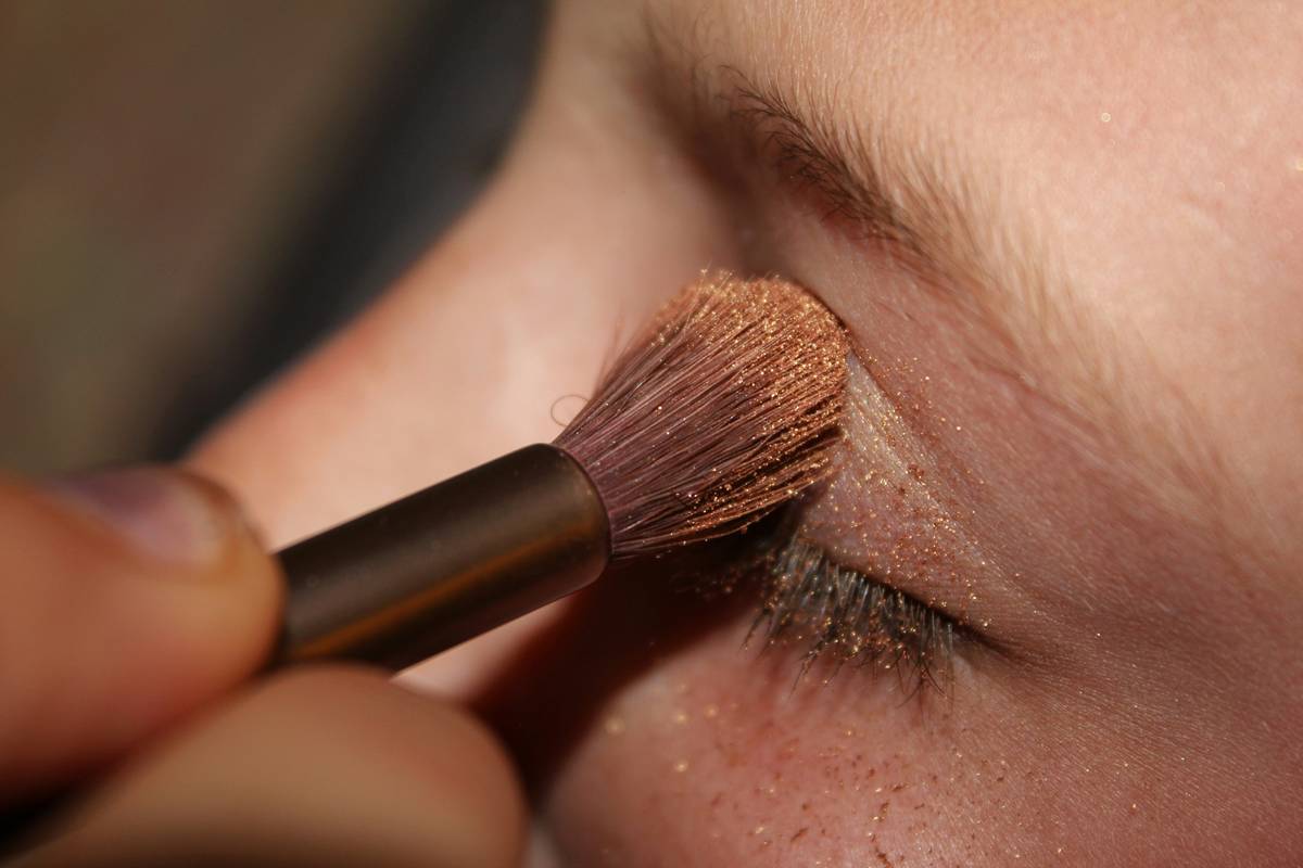 How to Master the Runway Smoky Eye: Pro Techniques, Product Picks & Pitfalls to Avoid
