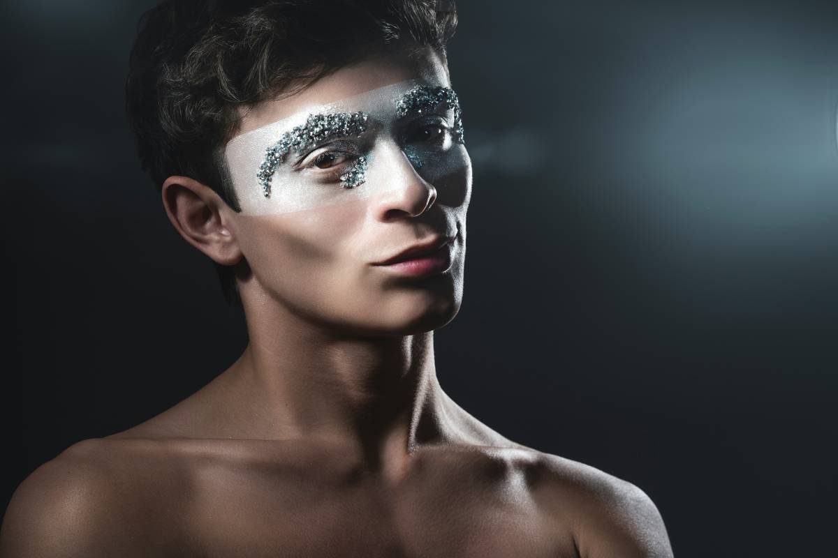 Runway Makeup 2025: The Future-Forward Looks Dominating Fashion Week (And How to Wear Them IRL)