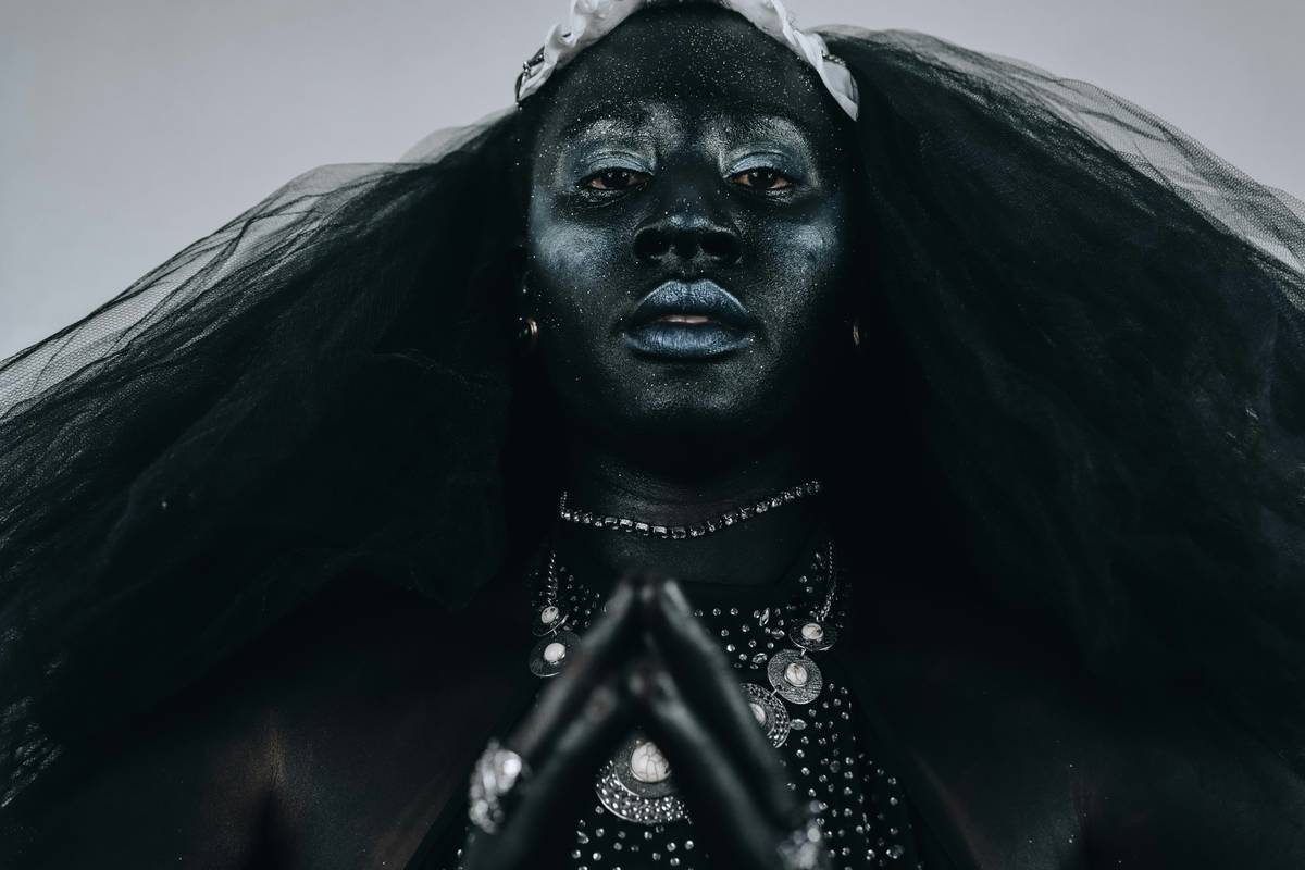 How to Master Intense Runway Makeup: A Pro’s Guide to High-Impact Beauty
