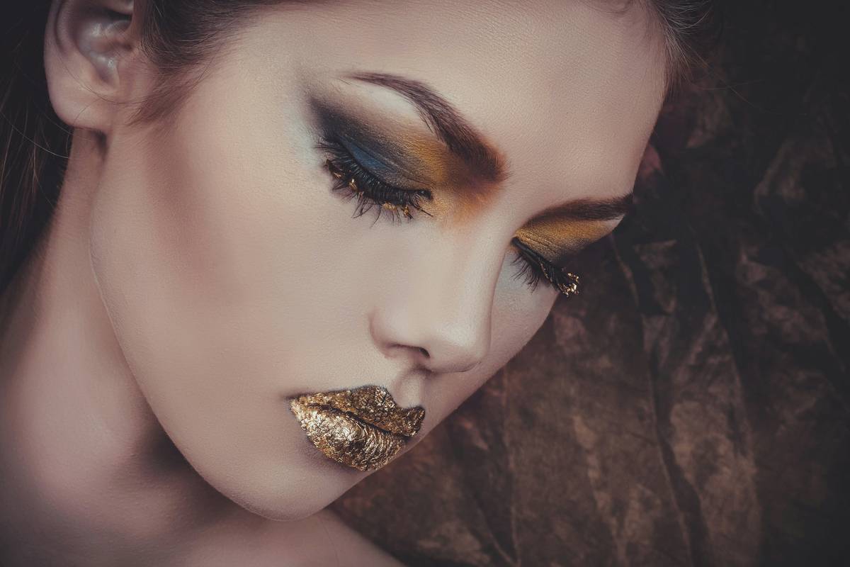 Trendsetting Makeup Products: What’s Lighting Up the Runway (and How to Wear Them IRL)